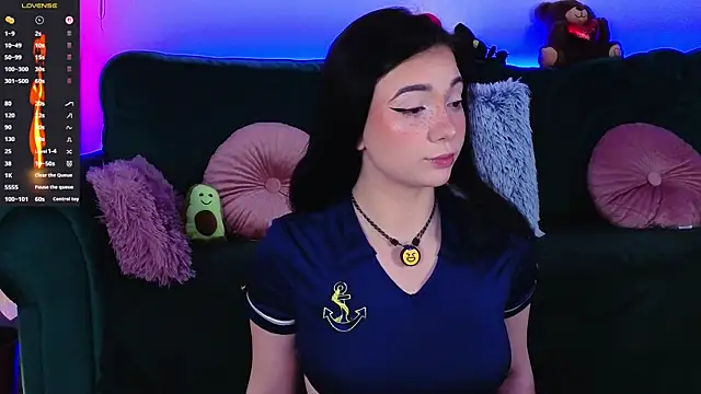 AveryWillow online show from April 5, 10:07 pm