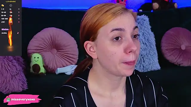 AveryWillow online show from April 7, 9:04 pm