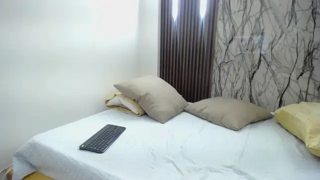 MartinaGuzmann online show from February 15, 6:44 pm