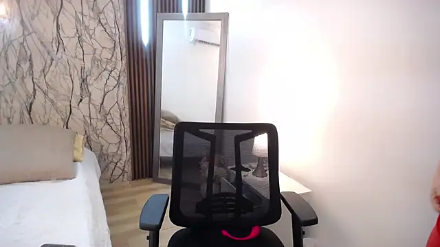 MartinaGuzmann online show from February 22, 1:33 am