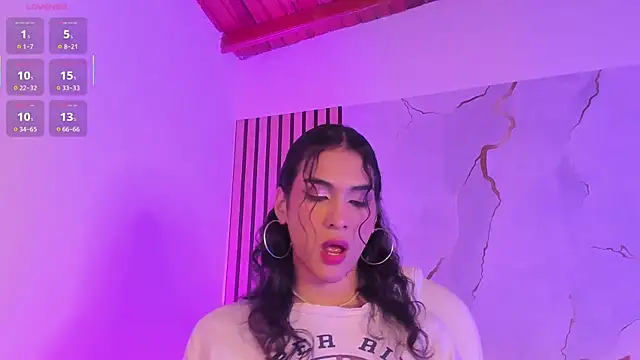 Snapshot of MiaCavallii_ chatting on October 7, 3:36 am MiaCavallii online show from October 7, 3:36 am