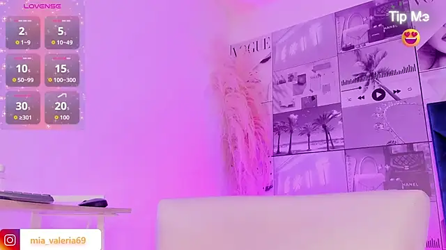 MiaCavallii  online show from December 4, 4:44 am