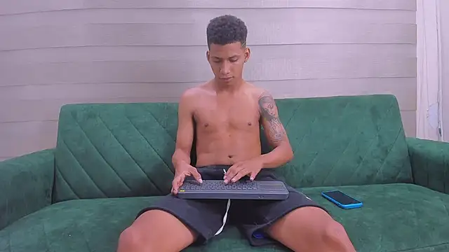 Snapshot of hard_guysbb chatting on September 27, 6:40 am hard guysbb online show from September 27, 6:40 am