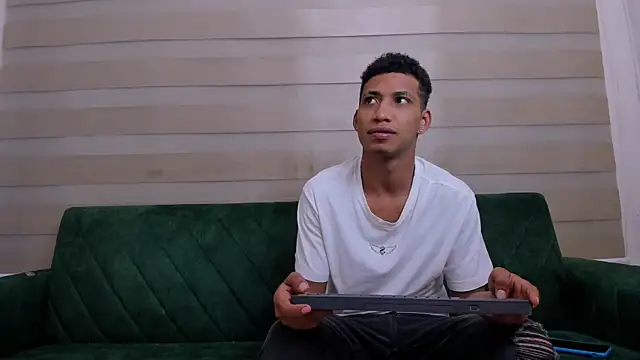 Snapshot of hard_guysbb chatting on October 4, 6:33 am hard guysbb online show from October 4, 6:33 am