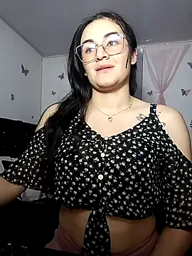 Snapshot of Hanna_Kinsley chatting on January 11, 4:06 am Hanna Kinsley online show from January 11, 4:06 am
