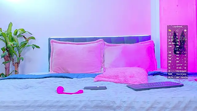 Rouse Hilton online show from September 10, 6:41 pm