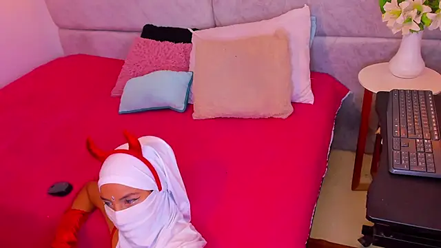 Snapshot of naomiii__ chatting on November 5, 11:54 am naomiii online show from November 5, 11:54 am