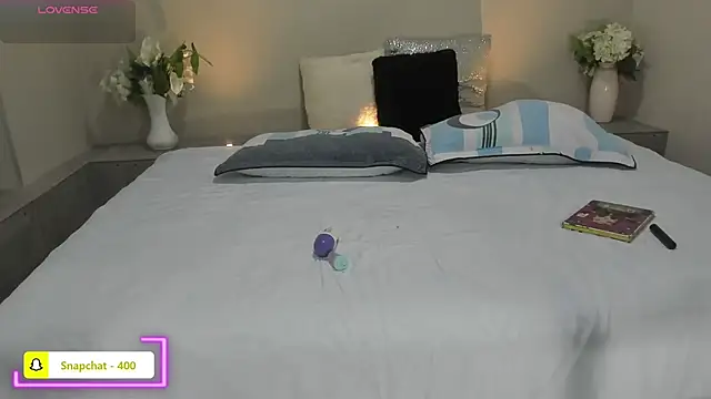 naomiii   online show from April 15, 12:01 pm