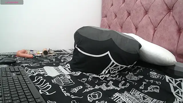 AMBER LOVE22 online show from January 6, 10:05 pm