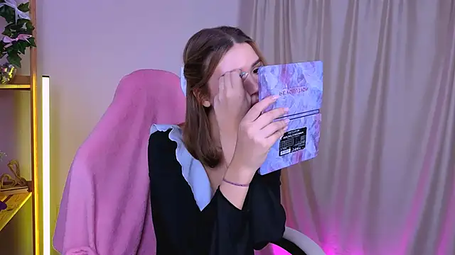 EmmaKeam online show from September 28, 3:34 am