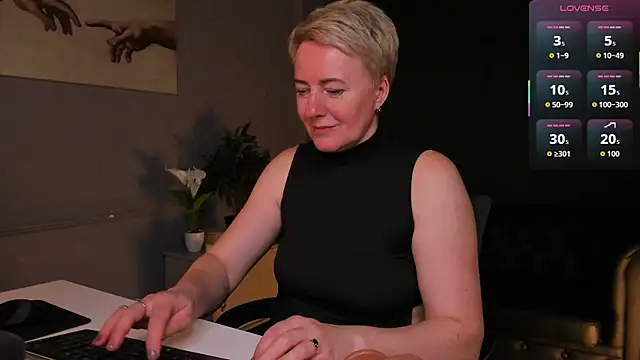 Nika Smit online show from April 17, 8:39 am