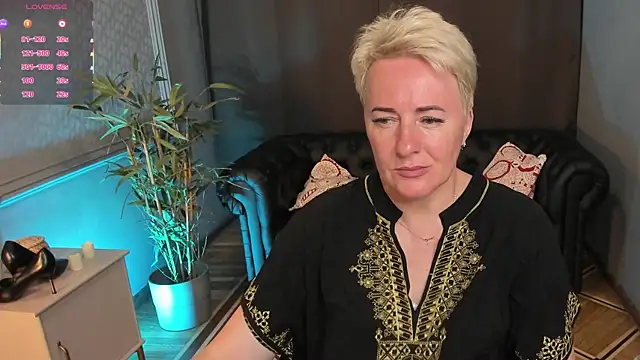 Nika Smit online show from July 3, 9:05 am