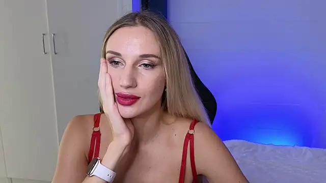 Snapshot of Megan_Kira chatting on June 27, 9:42 pm Megan Kira online show from June 27, 9:42 pm