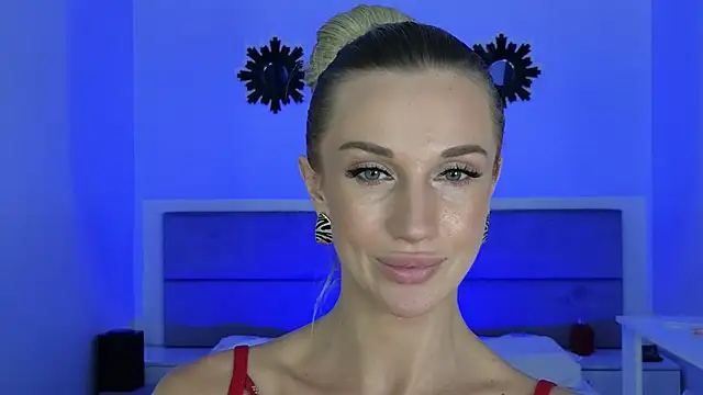 Snapshot of Megan_Kira chatting on July 13, 12:19 pm Megan Kira online show from July 13, 12:19 pm