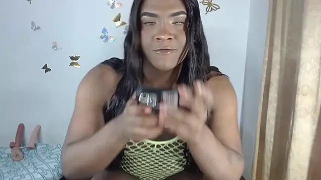 Snapshot of bigcrisblack chatting on November 12, 12:11 am bigcrisblack online show from November 12, 12:11 am