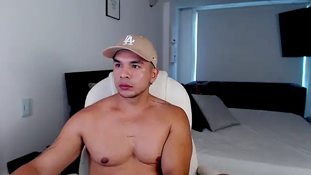 estebandelouis online show from January 28, 12:22 pm