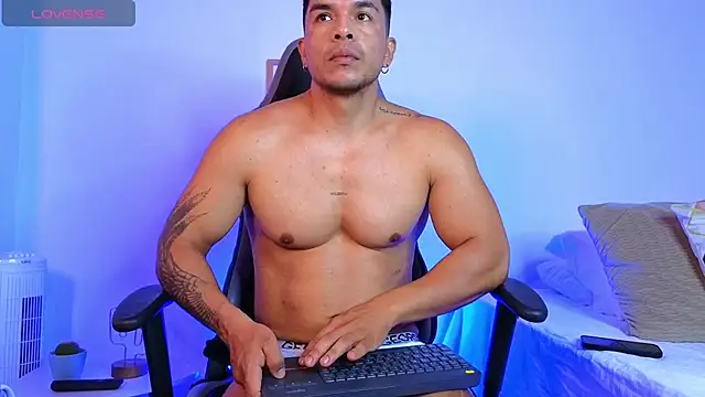 estebandelouis online show from March 26, 12:33 pm