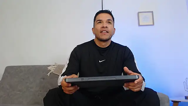 Snapshot of estebandelouis chatting on July 6, 11:51 am estebandelouis online show from July 6, 11:51 am