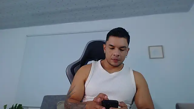 Snapshot of estebandelouis chatting on July 11, 11:57 am estebandelouis online show from July 11, 11:57 am