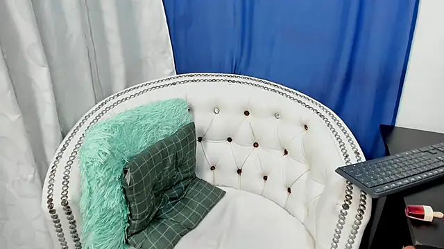 Snapshot of Analia18_ chatting on January 14, 2:53 pm Analia18  online show from January 14, 2:53 pm