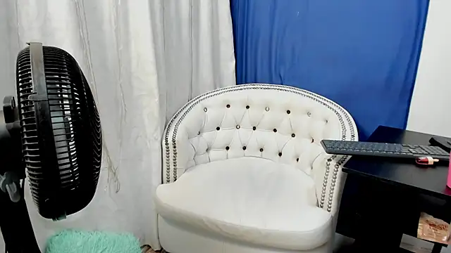 Snapshot of Analia18_ chatting on January 14, 5:56 pm Analia18  online show from January 14, 5:56 pm