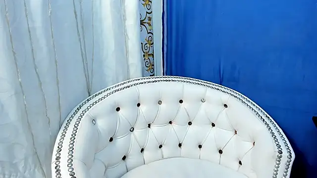 Snapshot of Analia18_ chatting on February 4, 12:00 pm Analia18  online show from February 4, 12:00 pm
