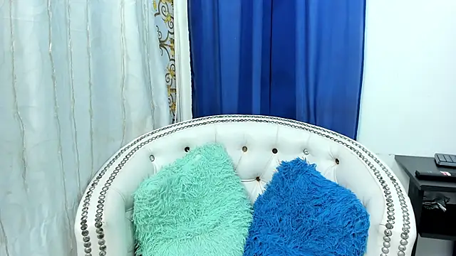 Snapshot of Analia18_ chatting on February 18, 12:06 pm Analia18  online show from February 18, 12:06 pm