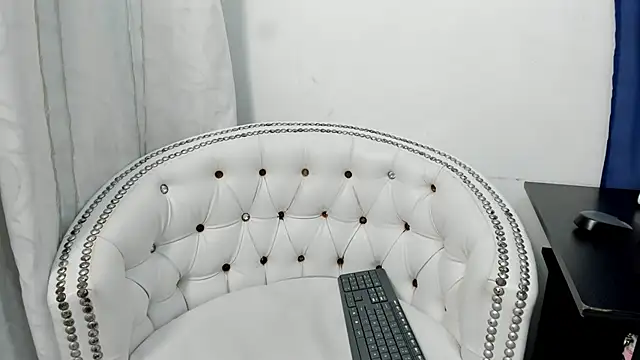 Snapshot of Analia18_ chatting on February 25, 4:10 pm Analia18  online show from February 25, 4:10 pm