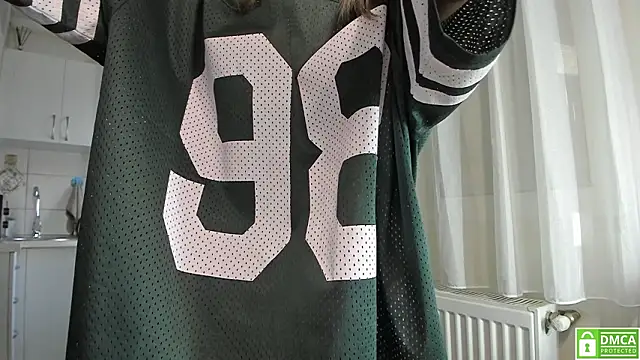 Anahi1993 online show from March 22, 5:22 am