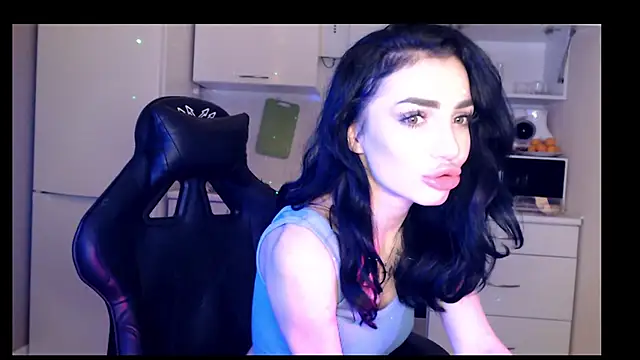 Snapshot of NancyLovee_ chatting on December 10, 1:22 am NancyLovee online show from December 10, 1:22 am