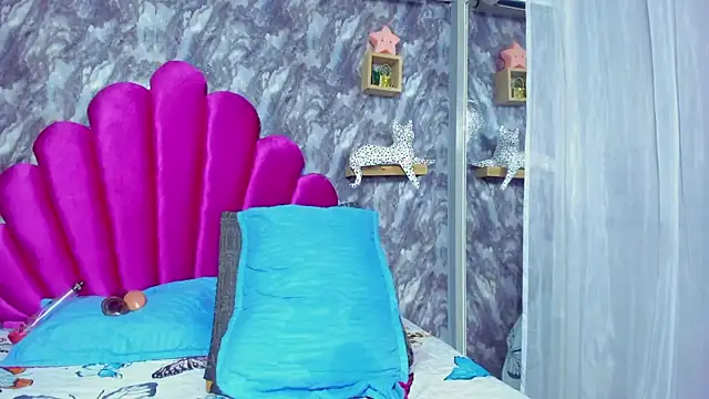 EMMAPARISS online show from February 4, 6:27 pm