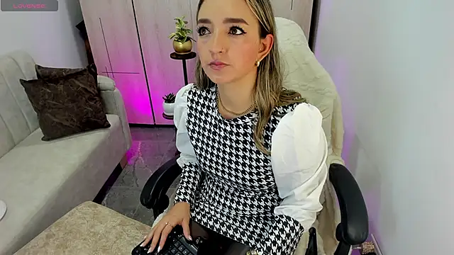 Snapshot of Katapinter chatting on December 4, 9:29 am Katapinter online show from December 4, 9:29 am