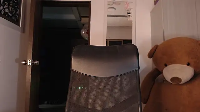 Snapshot of mistressbigcock777 chatting on November 26, 3:07 am mistressbigcock777 online show from November 26, 3:07 am