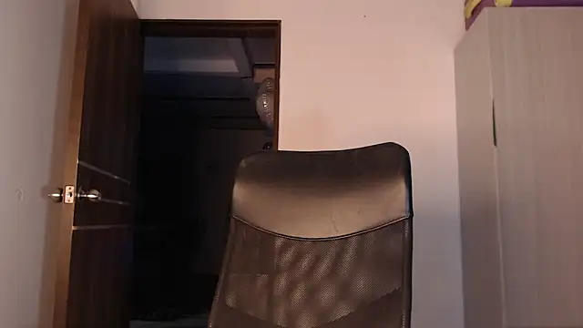 Snapshot of mistressbigcock777 chatting on December 5, 4:43 am mistressbigcock777 online show from December 5, 4:43 am