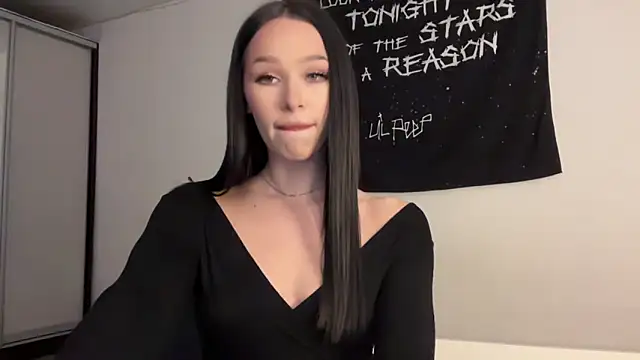 ur molly online show from December 18, 9:04 am