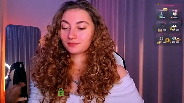 Snapshot of lady_curls chatting on November 5, 10:54 pm lady curls online show from November 5, 10:54 pm