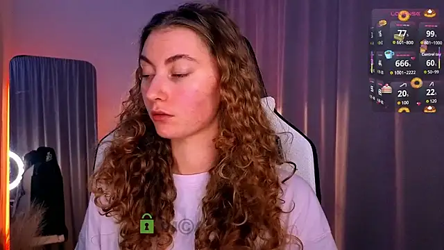 Snapshot of lady_curls chatting on November 6, 10:54 pm lady curls online show from November 6, 10:54 pm