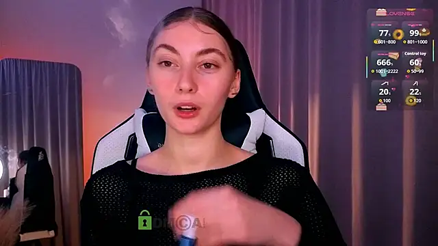 Snapshot of lady_curls chatting on November 15, 11:21 pm lady curls online show from November 15, 11:21 pm