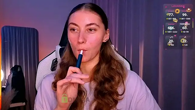 Snapshot of lady_curls chatting on November 17, 10:04 pm lady curls online show from November 17, 10:04 pm