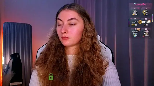 Snapshot of lady_curls chatting on November 19, 9:48 pm lady curls online show from November 19, 9:48 pm