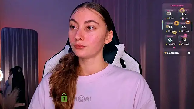 Snapshot of lady_curls chatting on November 22, 11:26 pm lady curls online show from November 22, 11:26 pm