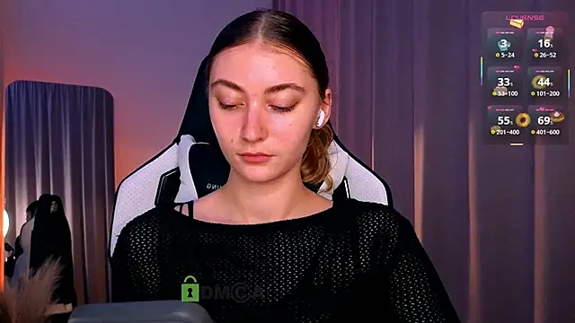 Snapshot of lady_curls chatting on November 23, 10:09 pm lady curls online show from November 23, 10:09 pm