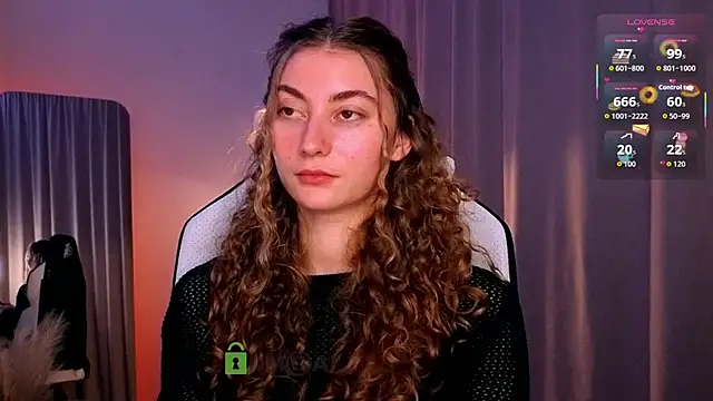 Snapshot of lady_curls chatting on November 26, 10:44 pm lady curls online show from November 26, 10:44 pm