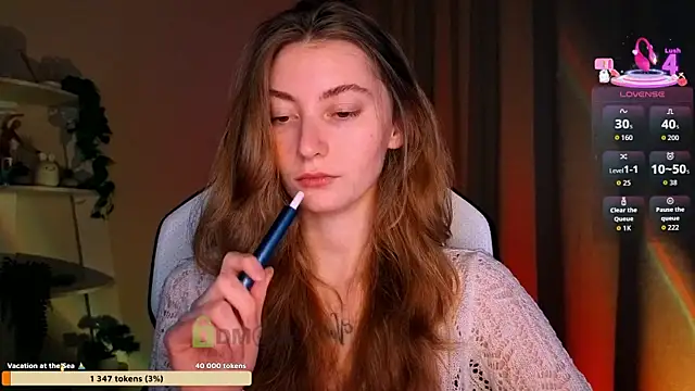 lady curls online show from April 12, 9:09 pm