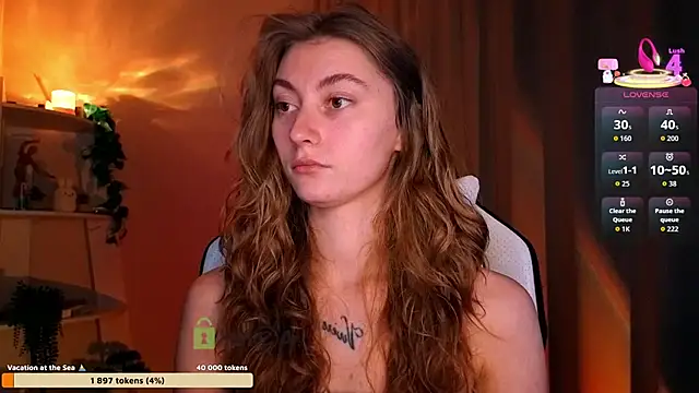 lady curls online show from April 18, 9:48 pm