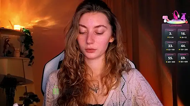 lady curls online show from April 22, 10:33 pm