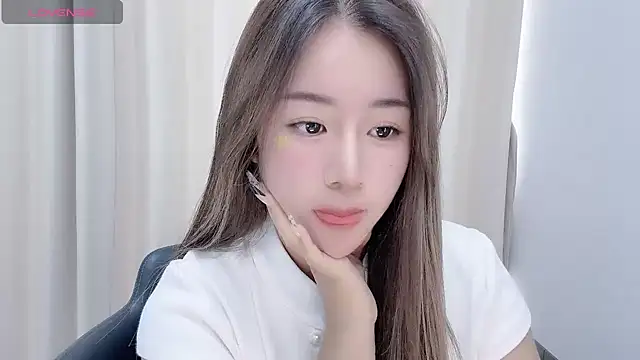 Snapshot of chloe-01 chatting on December 2, 4:09 am chloe-01 online show from December 2, 4:09 am