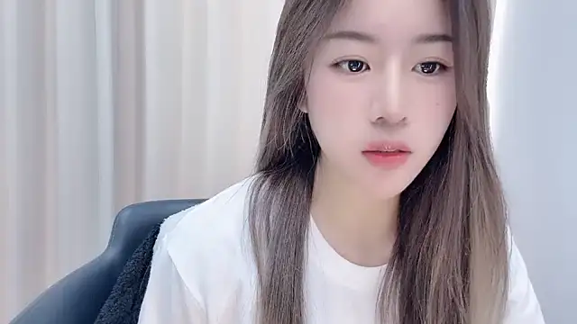 Snapshot of chloe-01 chatting on December 4, 4:21 am chloe-01 online show from December 4, 4:21 am