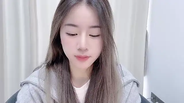 Snapshot of chloe-01 chatting on December 5, 4:53 am chloe-01 online show from December 5, 4:53 am