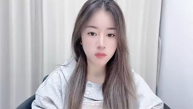 Snapshot of chloe-01 chatting on December 5, 12:00 pm chloe-01 online show from December 5, 12:00 pm